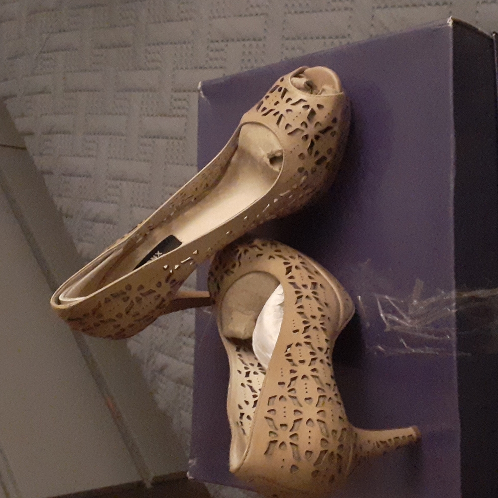 Shoes - Picture 2 of 4